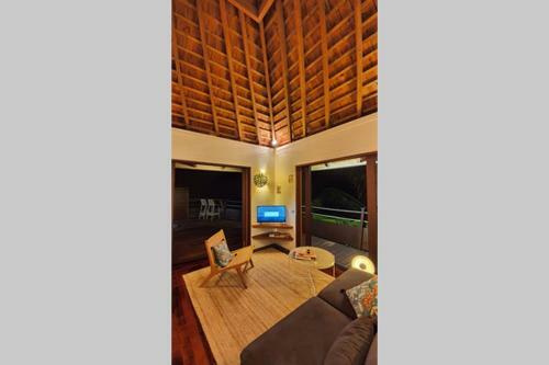 Luxurious Tropical Moorea Villa