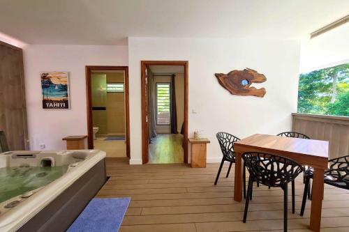 Hiva House