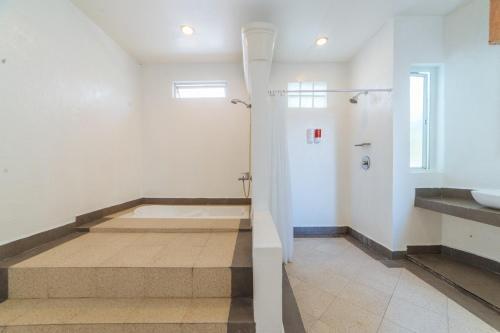 Hotel Reddoorz Plus @ Altaroca Antipolo