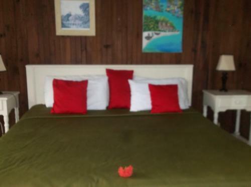 Hotel Fosters West Bay Resort