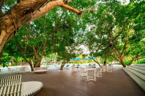 Hotel Tambuli Seaside Resort And Spa