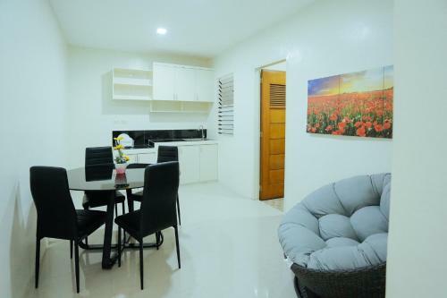 Hotel Oyo 645 Ljenj Apartelle