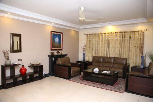 Hostal Safari Club 3 Bahria Town