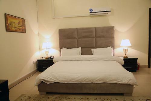 Hostal Butterfly Guest House Phase 7 Bahria Town
