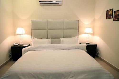 Hostal Butterfly Guest House Phase 7 Bahria Town
