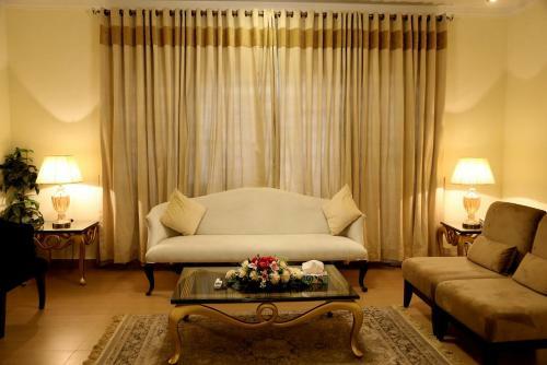 Hostal Butterfly Guest House Phase 7 Bahria Town