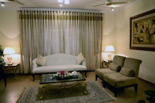 Hostal Butterfly Guest House Phase 7 Bahria Town