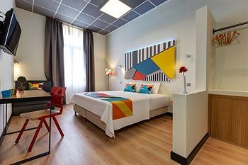 Hostal Colors Ladadika Central
