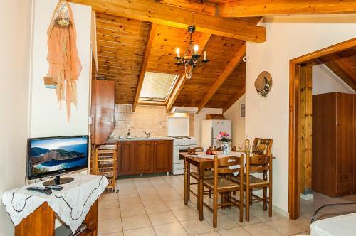 Kavos Psarou Studios & Apartments