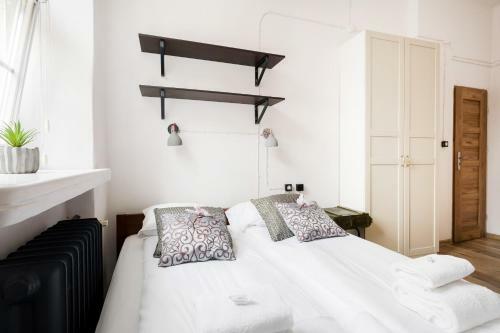 Apartments Old Town ?lusarska By Renters