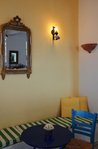 Hostal Petros Rooms