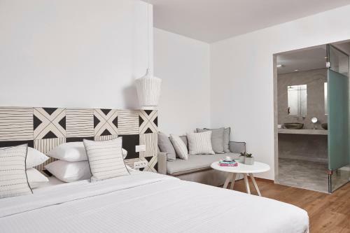 Mykonos Kosmoplaz Beach Resort Hotel