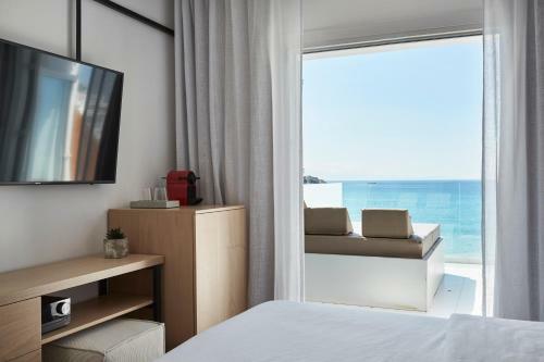 Mykonos Kosmoplaz Beach Resort Hotel