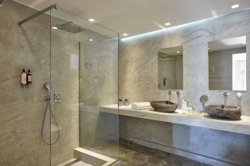 Mykonos Kosmoplaz Beach Resort Hotel