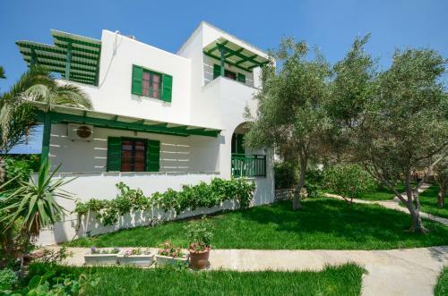 Studios & Apartments Vrettos