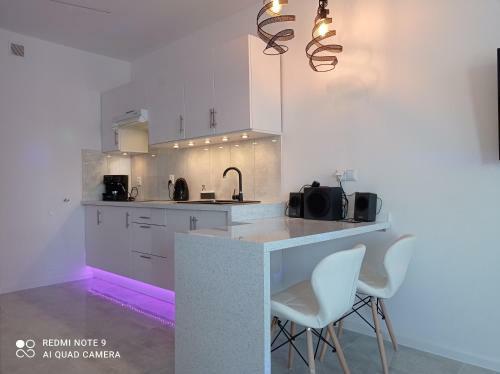 Good Day Apartments- Private Parking Now Town