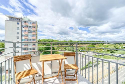 Good Day Apartments- Private Parking Now Town