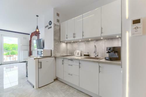 Good Day Apartments- Private Parking Now Town