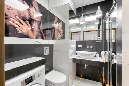 Good Day Apartments- Private Parking Now Town