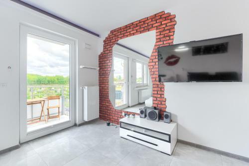 Good Day Apartments- Private Parking Now Town