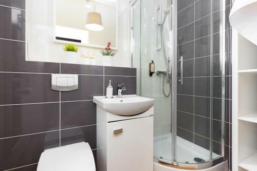 Apartments Warsaw Ho?a By Renters