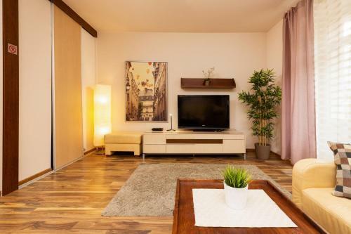Apartments Warsaw Ho?a By Renters