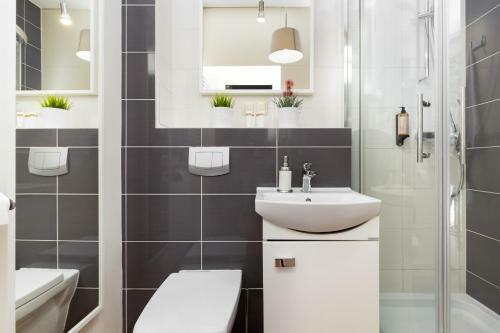 Apartments Warsaw Ho?a By Renters