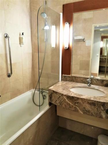 Hotel Best Western Charles De Gaulle Airport