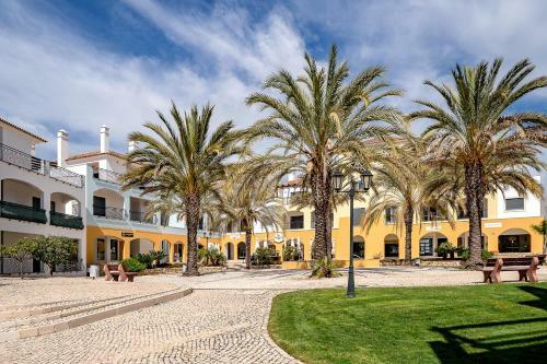 2 Bed Apartment In Cabanas, Swimming Pool