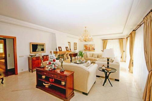 Ferrarias Villa Sleeps 12 Pool Air Con Wifi