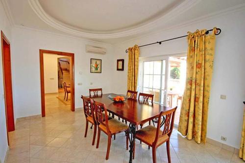 Ferrarias Villa Sleeps 12 Pool Air Con Wifi