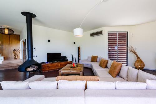 Ferragudo Premium Villa - Heatable Pool & River Views