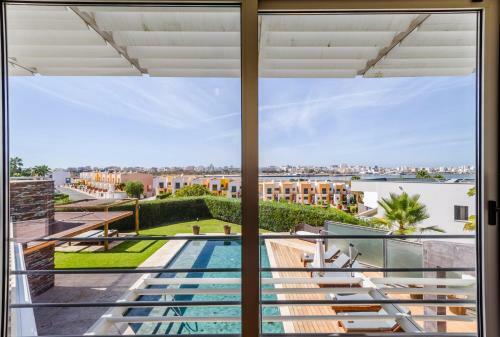 Ferragudo Premium Villa - Heatable Pool & River Views