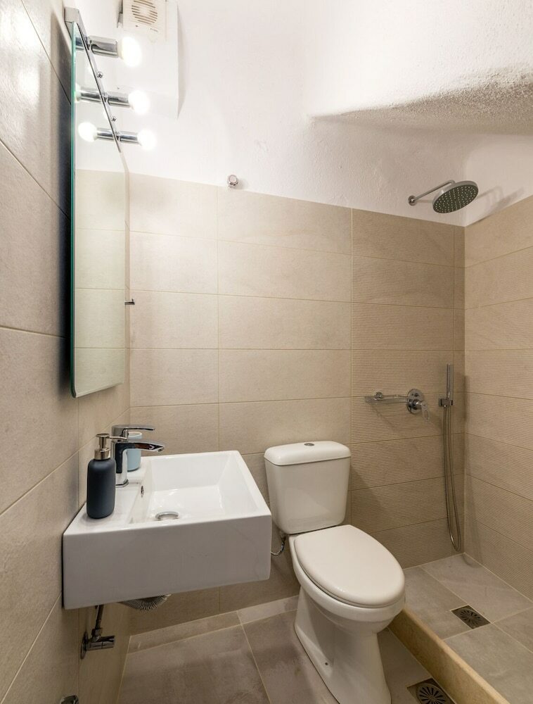 Hostal Orpheas Rooms