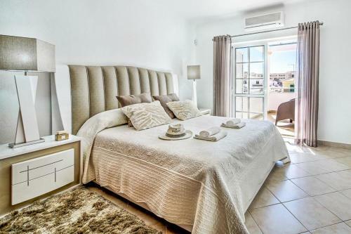 Gale Villa Sleeps 8 Pool Air Con Wifi