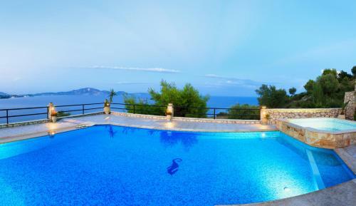 Villa Akros And Suites