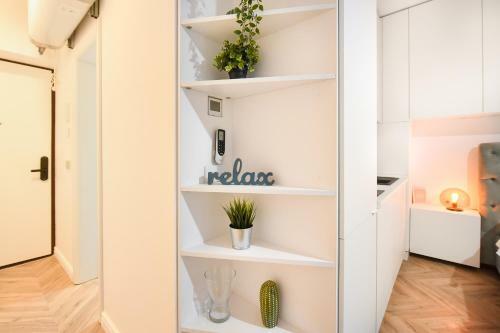 Apartamento Cream. Old Town Studio With Balcony & Netflix