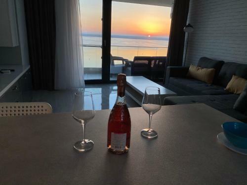 Lake View Luxury Apartment