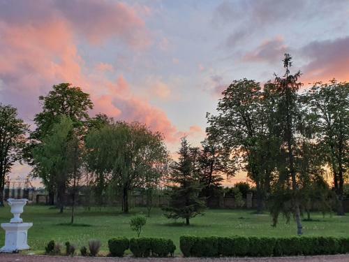 Hotel Schulhoff, Castle And Winery