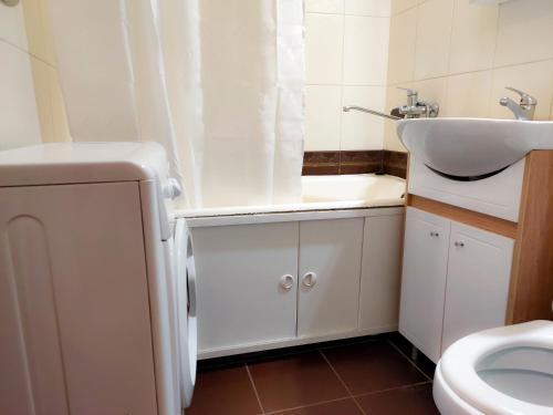 Mango Apartments (white)
