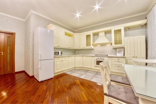 Hth24 Apartments On Nevskiy Prospekt 168
