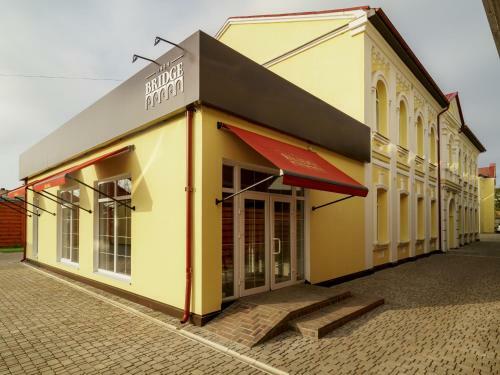 Bridge Hotel