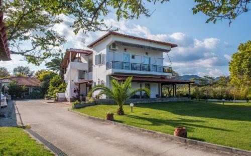 Linaraki Studios & Apartments