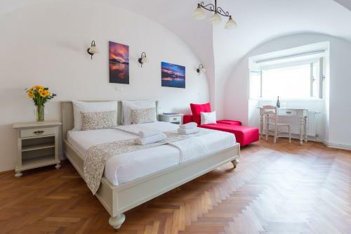 Barbo Palace Apartments And Rooms