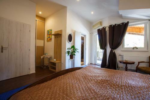 Hostal Penzi�n A Re?taur�cia Artin