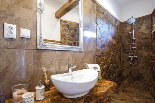 Hostal Penzi�n A Re?taur�cia Artin