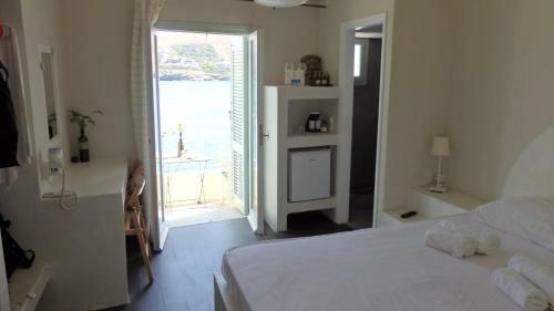 Hostal Aegean View Seaside Rooms & Studios