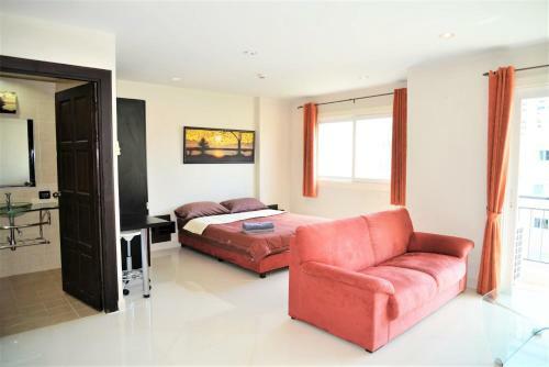Park Lane Studio Apartment With Swimming Pool View Pattaya