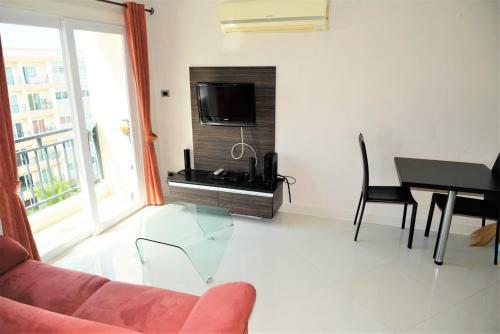 Park Lane Studio Apartment With Swimming Pool View Pattaya