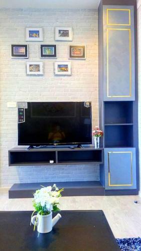 Hotel The Base Condo Pattaya By Poupae
